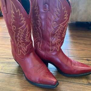 Red Laredo Cowgirl Boots (sz 9)